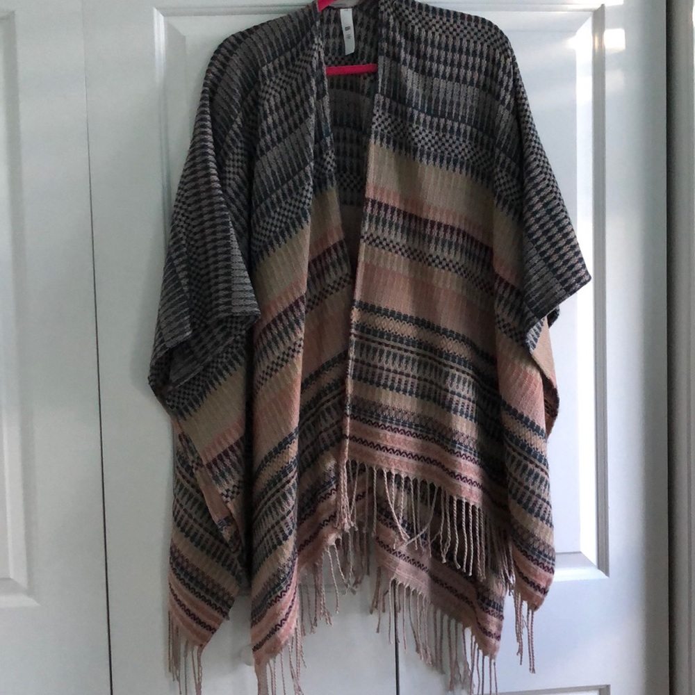 BP. Wrap/poncho - Picture 2 of 7